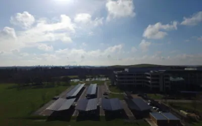 Bluetop fournit les ombrières solaires pour le plus grand projet de stationnement solaire au Royaume-Uni